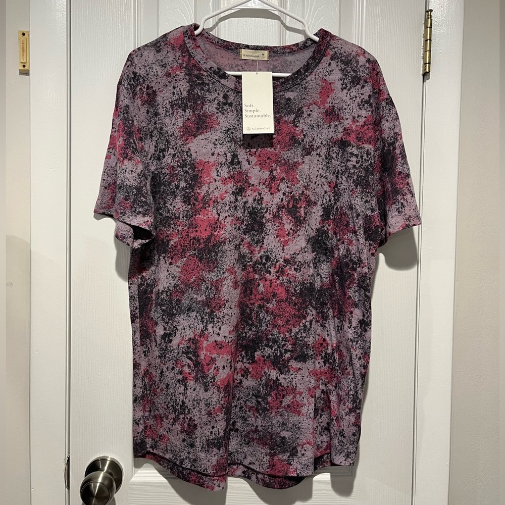 NWT-Men's Eco-Jersey Shirttail Printed T-Shirt
ALTERNATIVE sz.M